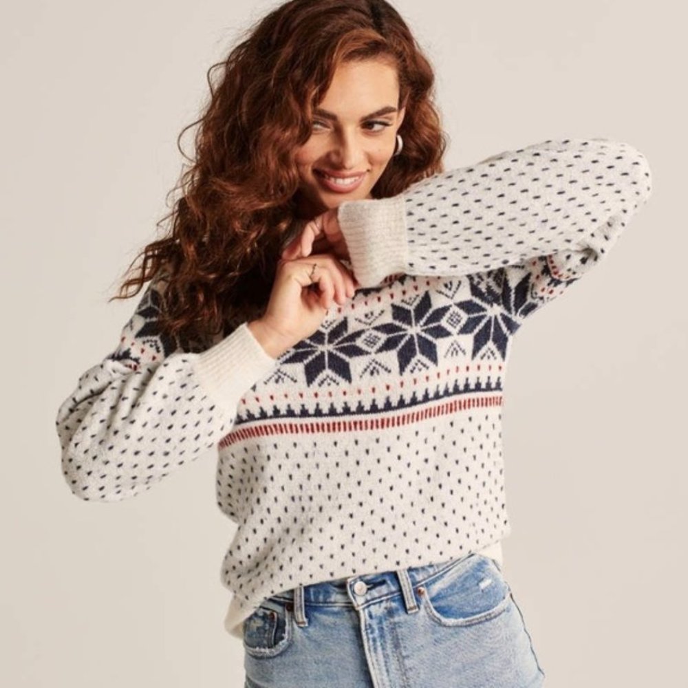 Abercrombie. Boyfriend Crewneck Sweater - Fair Isle, white pattern